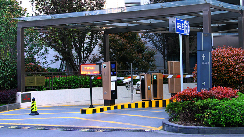 不要成為“泡水車”，這樣停放更安心